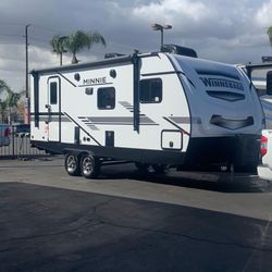2022 Winnebago Minnie 