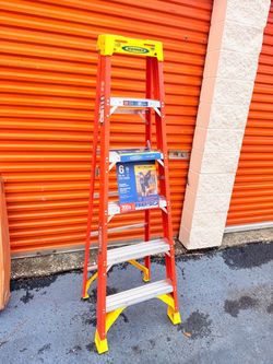 Werner NXT1A 6-ft (10-ft Reach Height) Fiberglass Type 1A - 300 Ibs. Load Capacity Step ladder