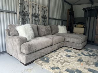 Beautiful Gray Bardarson 2-piece 