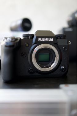 Fujifilm X-H1 Fuji XH1 24.3 MP APS-C sensor Mirrorless Camera