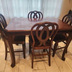 Dining Table/ Comedor