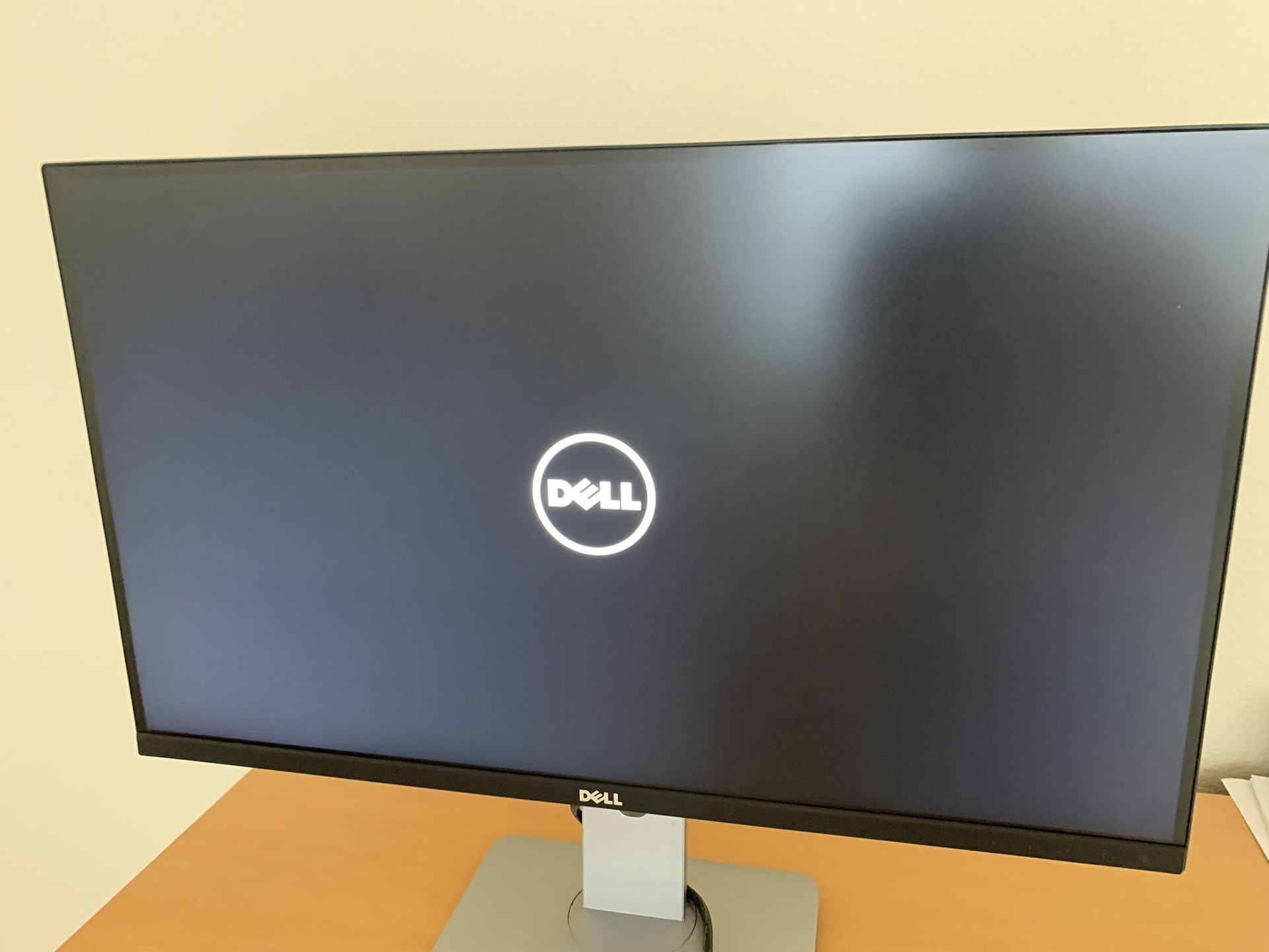 Dell 27” QHD (U2715HC) Widescreen LED Backlit Ultrasharp Monitor 