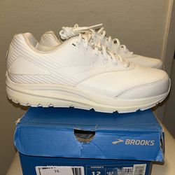 Brooks Women’s Size 12 Wide White Leather Walking Shoes – Slip Resistant