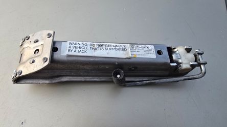 06-18 Mercedes W204 C350 E350 Emergency Spare Wheel Jack Lift Oem A(contact info removed)