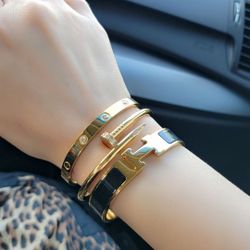 Bracelets  Hermes..Cartier 