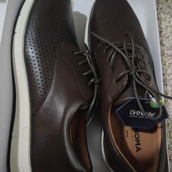 New Men's Shoes Size 9.5