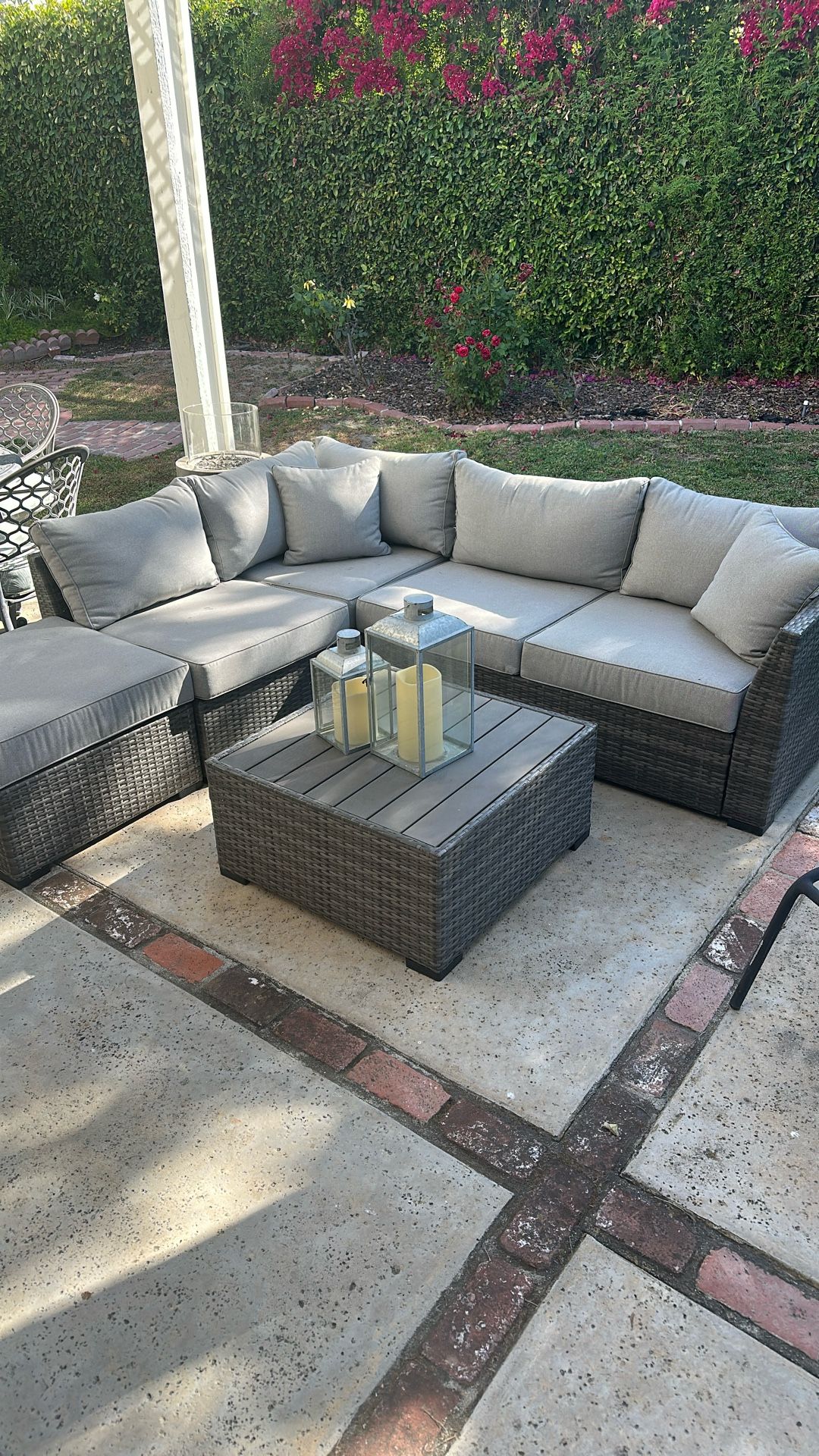 Sofa and table set - Outdoors