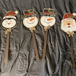 NWT- Set Of 6 Wooden Christmas Yard Decor