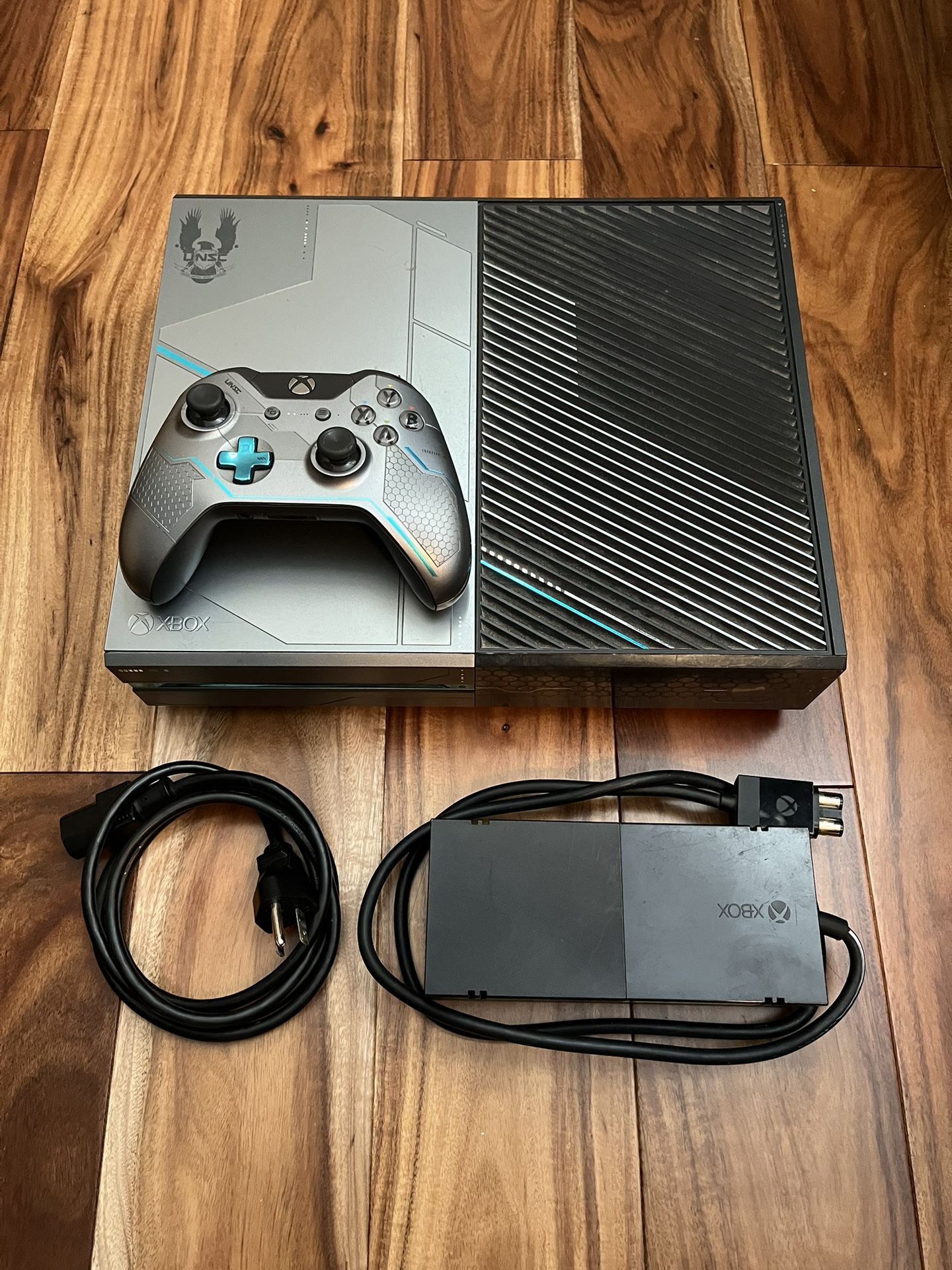 Xbox One 1TB Console - Limited Edition Halo