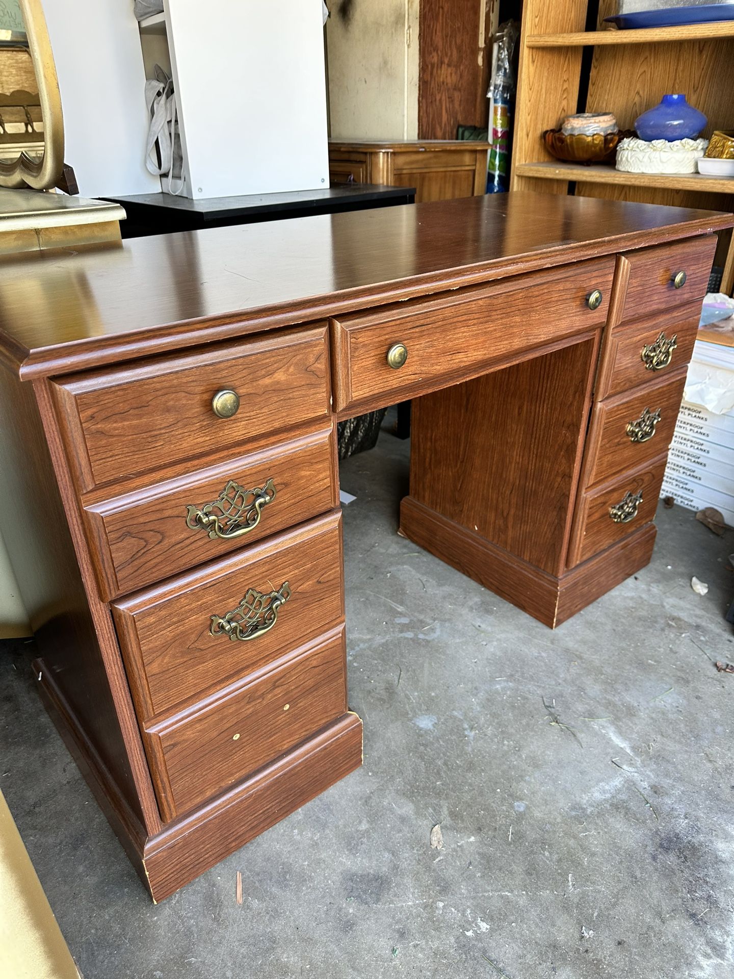 Traditional-style mahogany desk