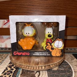 Garfield Salt/Pepper Set