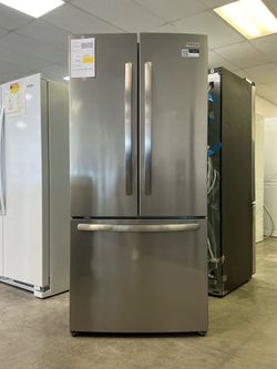 FRIGIDAIRE 31.5 in. 18 cu. ft. Counter Depth French Door Refrigerator