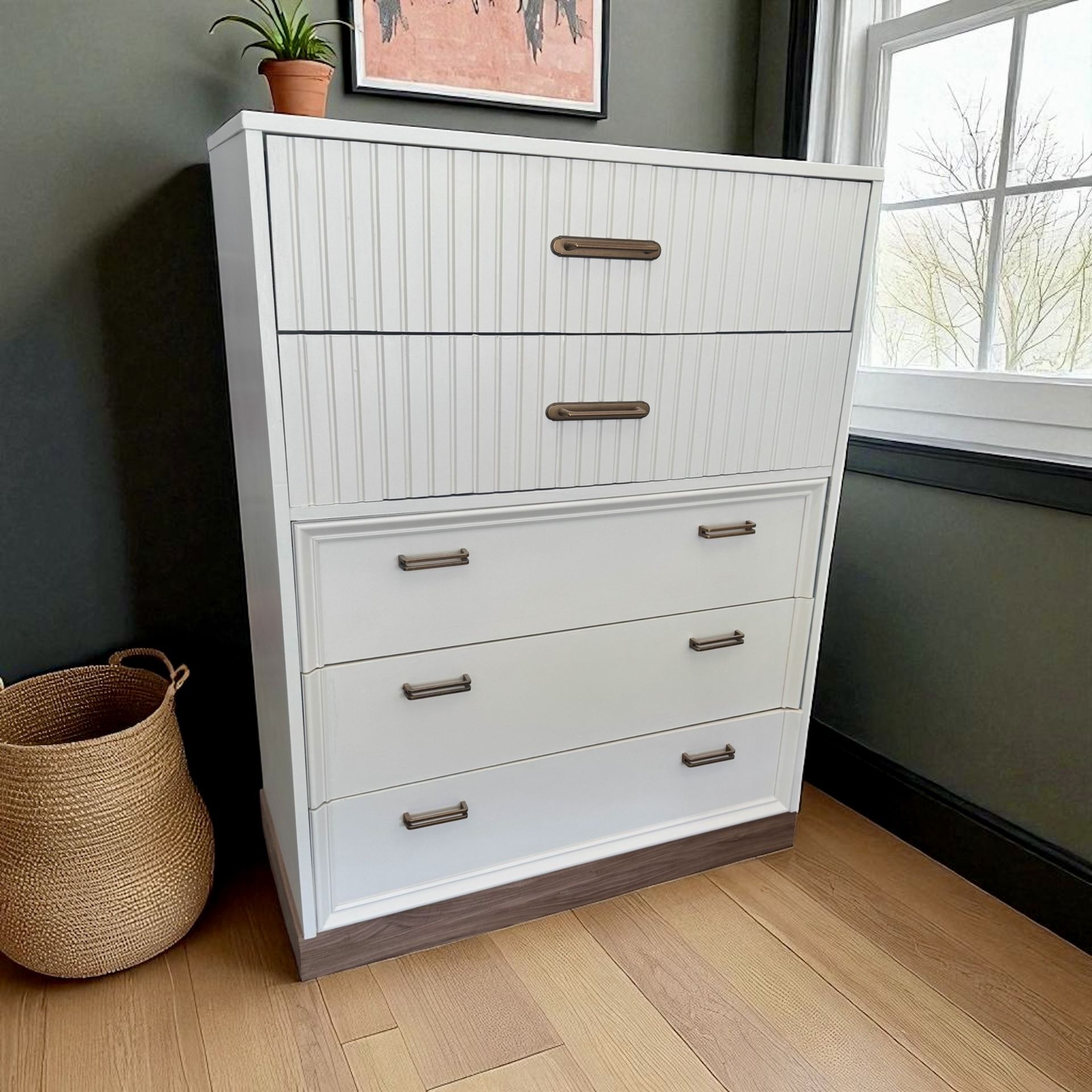 Chic 4-Drawer Dresser – Fresh & Modern!