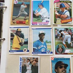 Assorted baseball cards