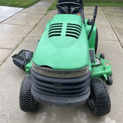 JOHN DEERE Sabre 19.0 hp Riding Mower 