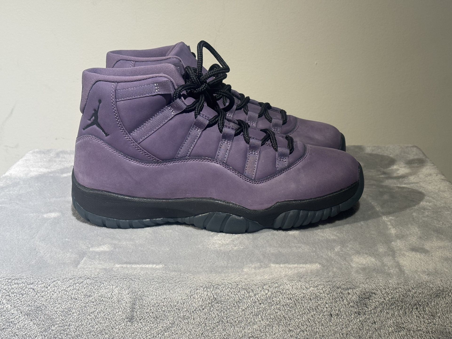 Air Jordan 11 Mojave Size 10.5 - New Never Worn - Authentic