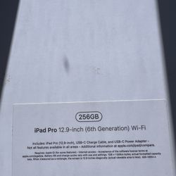iPad Pro 12.9” (6th Gen, 256GB, Wi-Fi) – Excellent Condition + Original Box & Charger