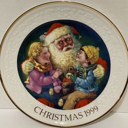 1999 Avon collectable porcelain plate by Robert Sauber.  “Santa’s Tender Moment” with 22k gold trim. 