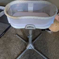 Halo Swivel Bassinet 