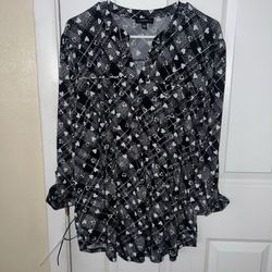 ladies top Size XL. Super Cute