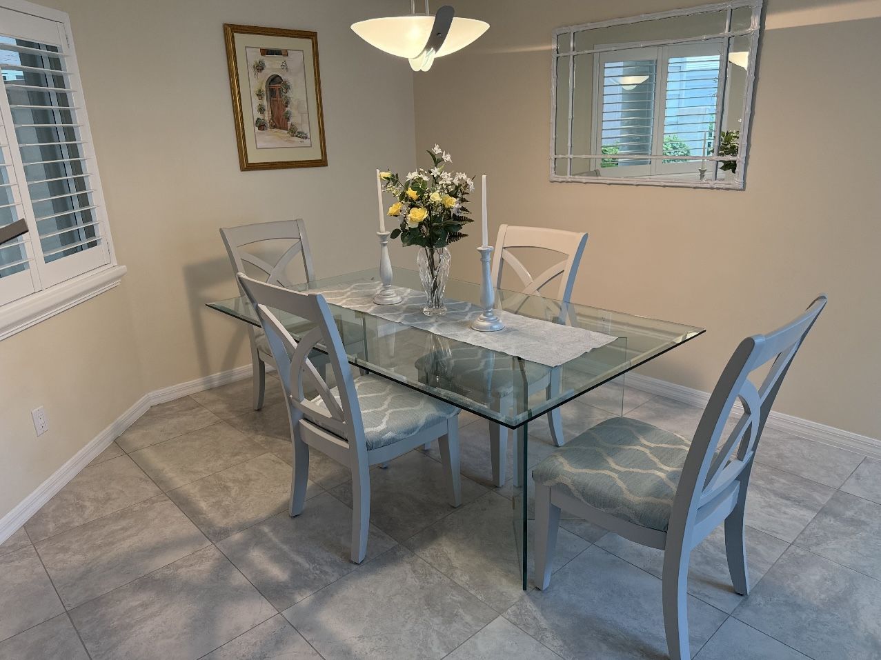 Glass Dining Room Table With 4/Chairs 
