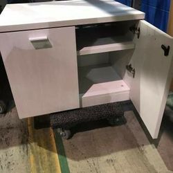 Lockable White Cabinet New ... With Key