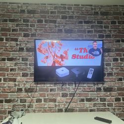 39” Insignia Flatscreen TV