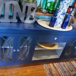 CUTE TV STAND OR BUFFET AT PICKY PINCHERS 801 TURNER ST CLEARWATER OPEN TODAY 12-6 FREE DELIVERY 