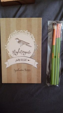 Pretty Vulgar eyeshadow Palette and Alamar blending brushs