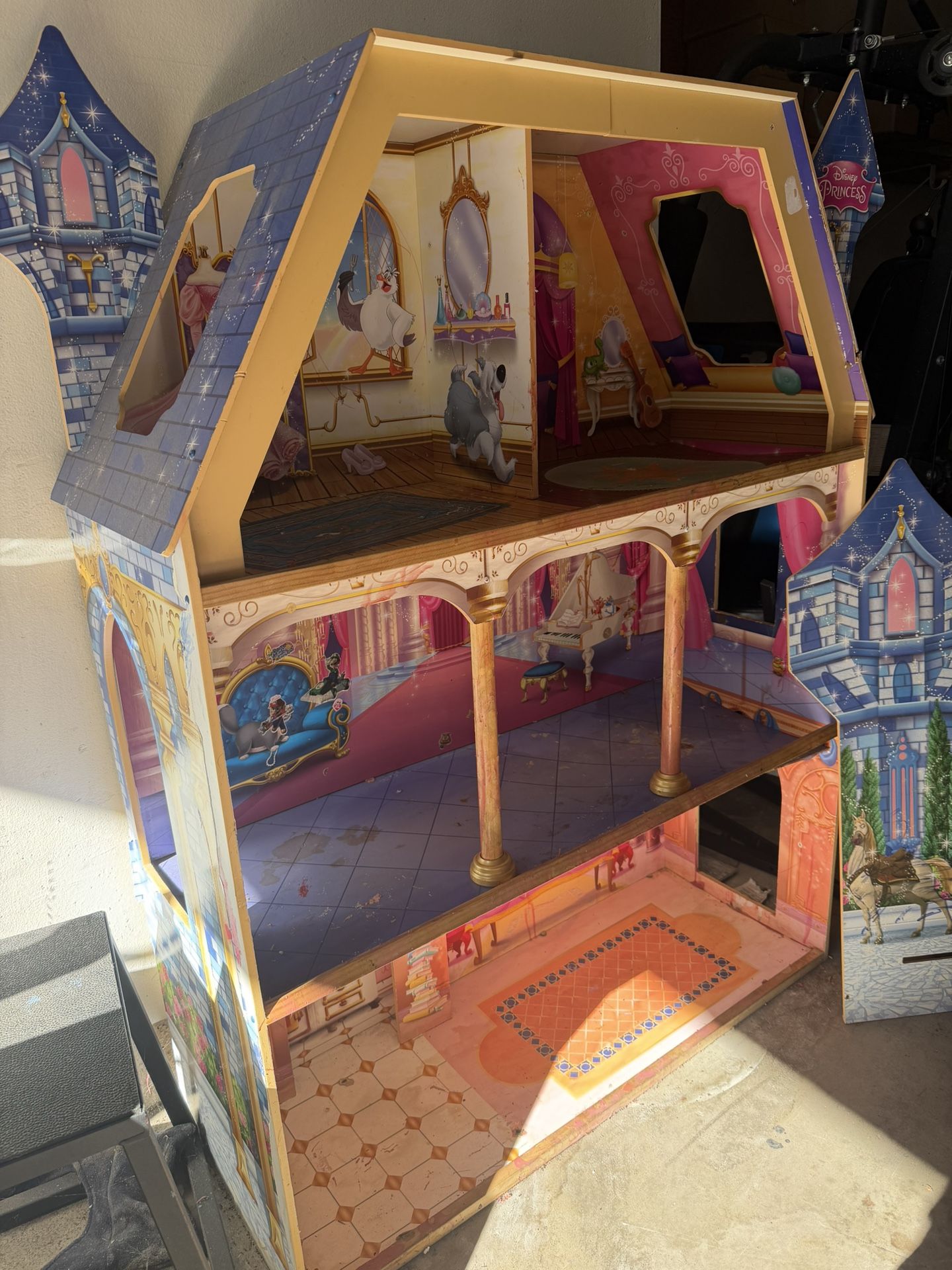 Disney Doll House 