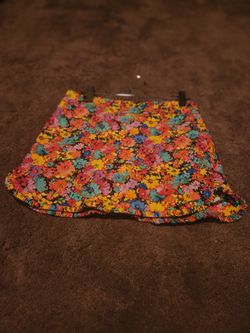 Skirt/ Skort- Size 4 ( fits like a 6)