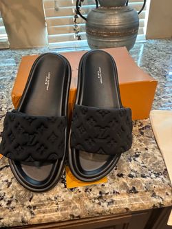 SIZE 11….NEW …L.V.