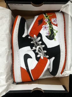Jordan 1s orange and black size 5.5y