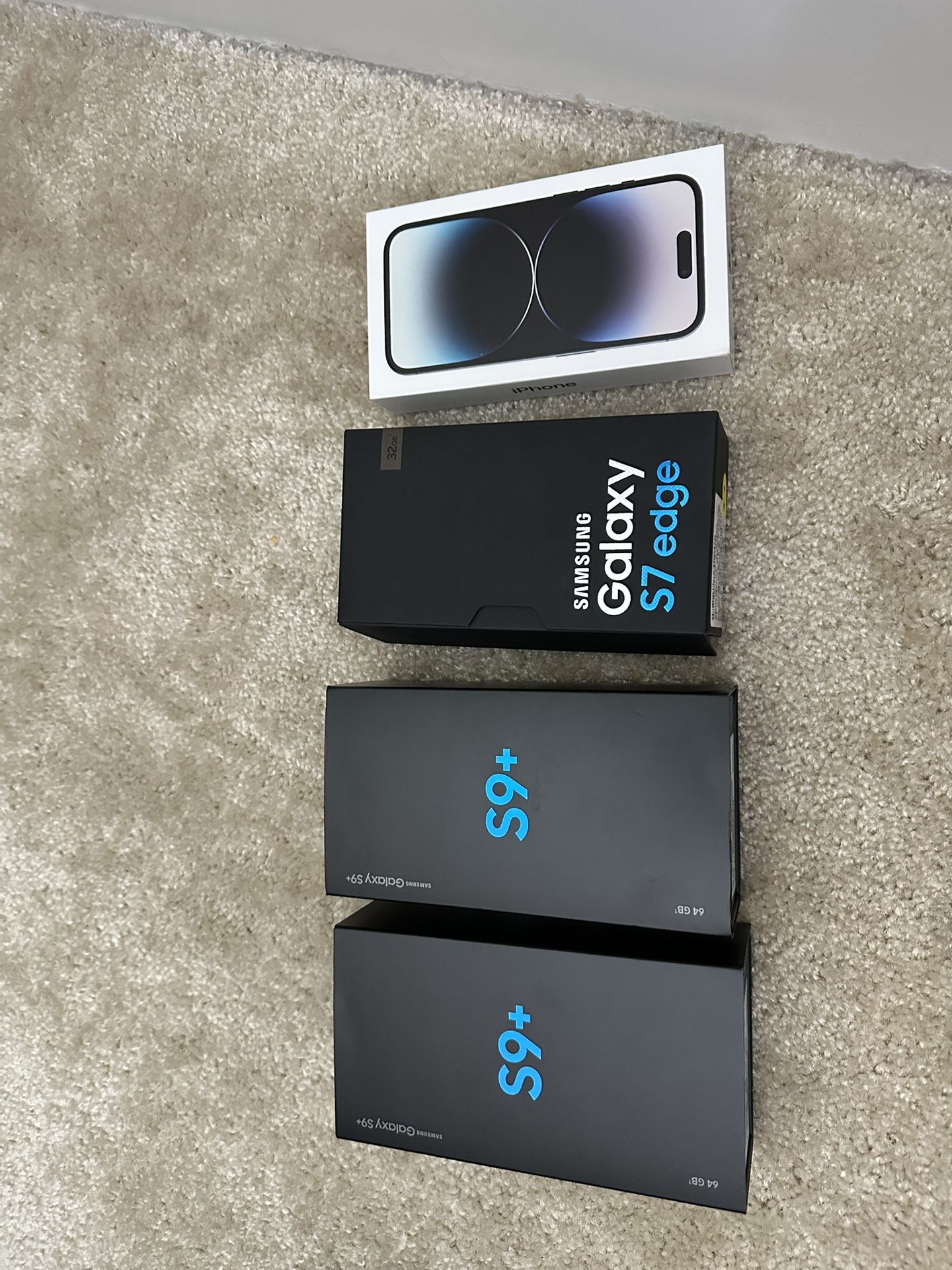 Empty Samsung galaxy And iPhone boxes