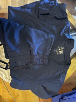 Scrubs small size women