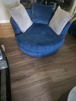 Sectional/oversize swivel chair