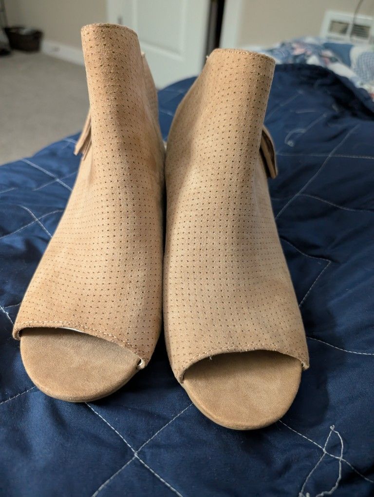Tan Shoes Size 9
