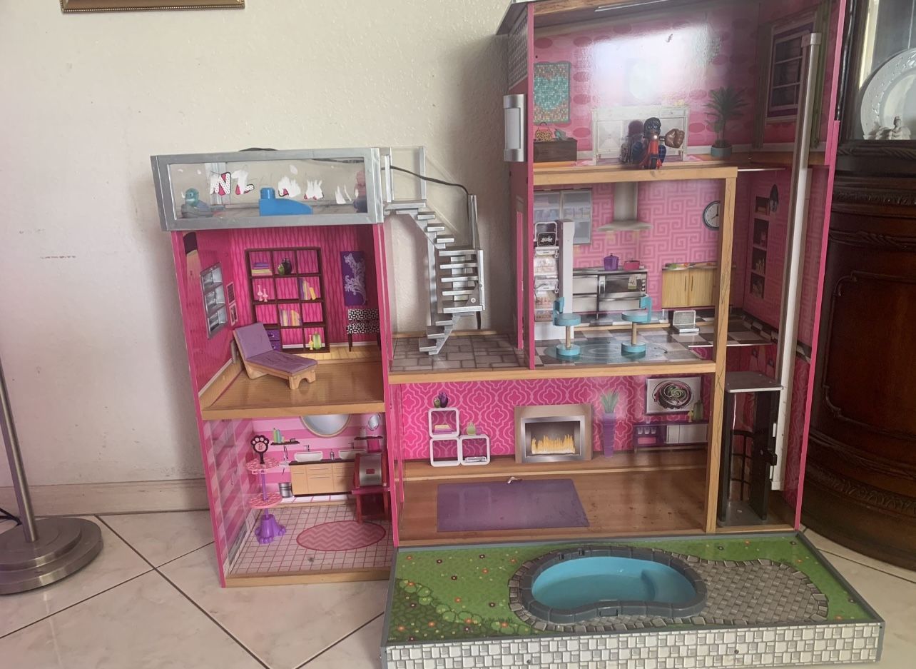 Giant barbie House