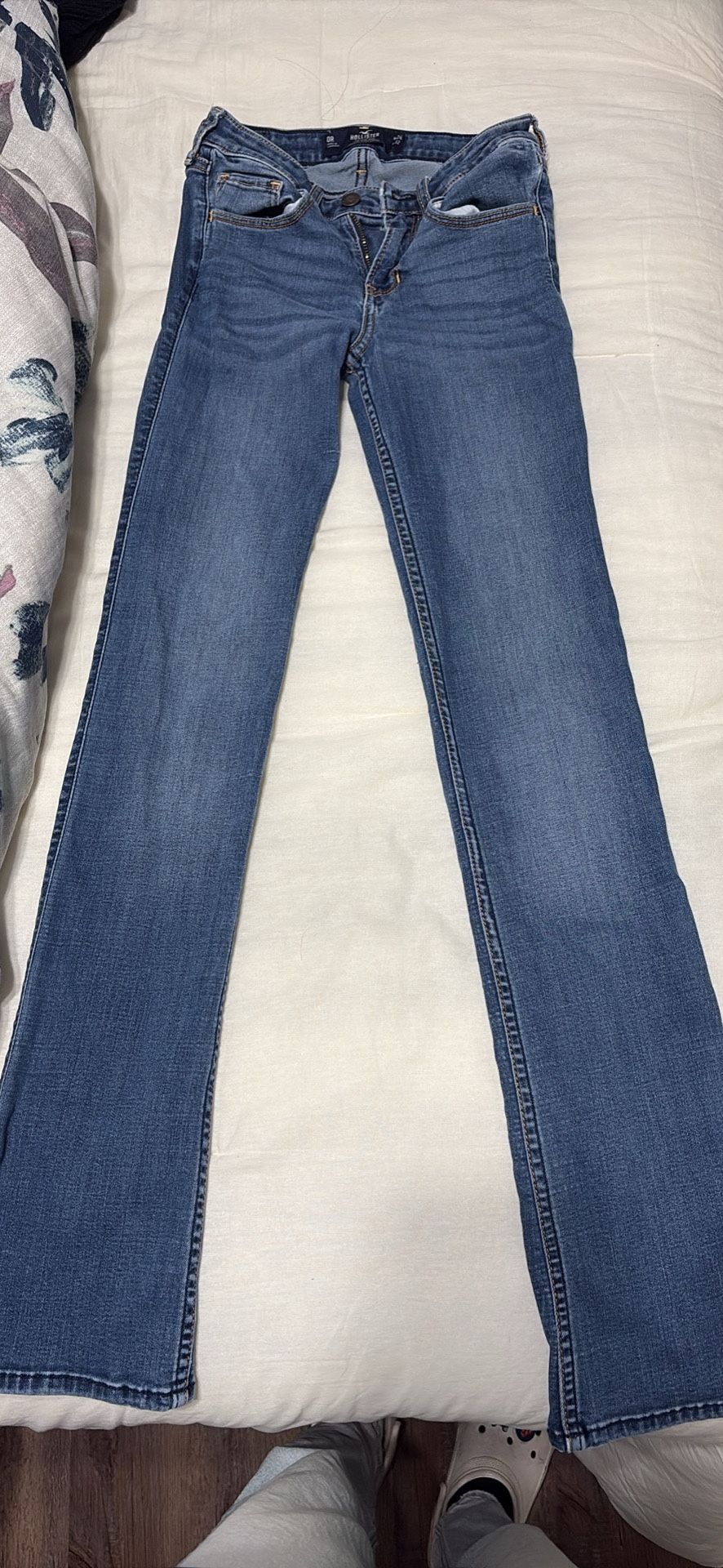Holister Jeans 0R Low Rise Boot $30 Aeropostale Shirt XS $10