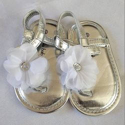 Baby Gold Sandals with White Flowers & Sparkle Gem – Size 3