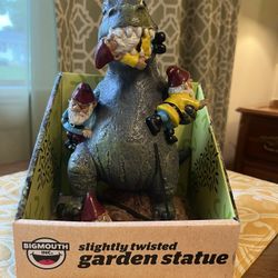 Big Mouth Toys "The Great Garden Gnome Massacre" statue