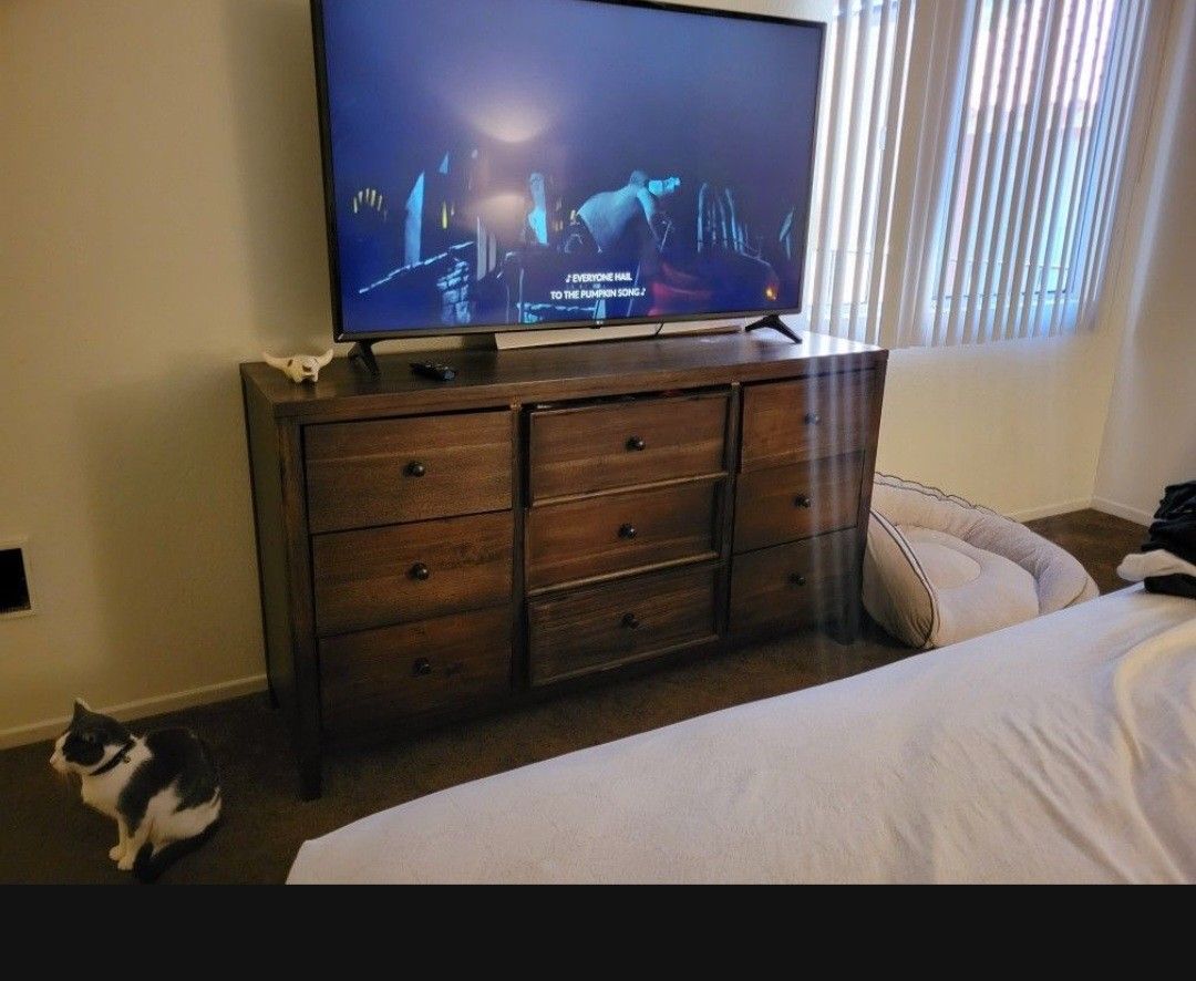 Free Dresser!