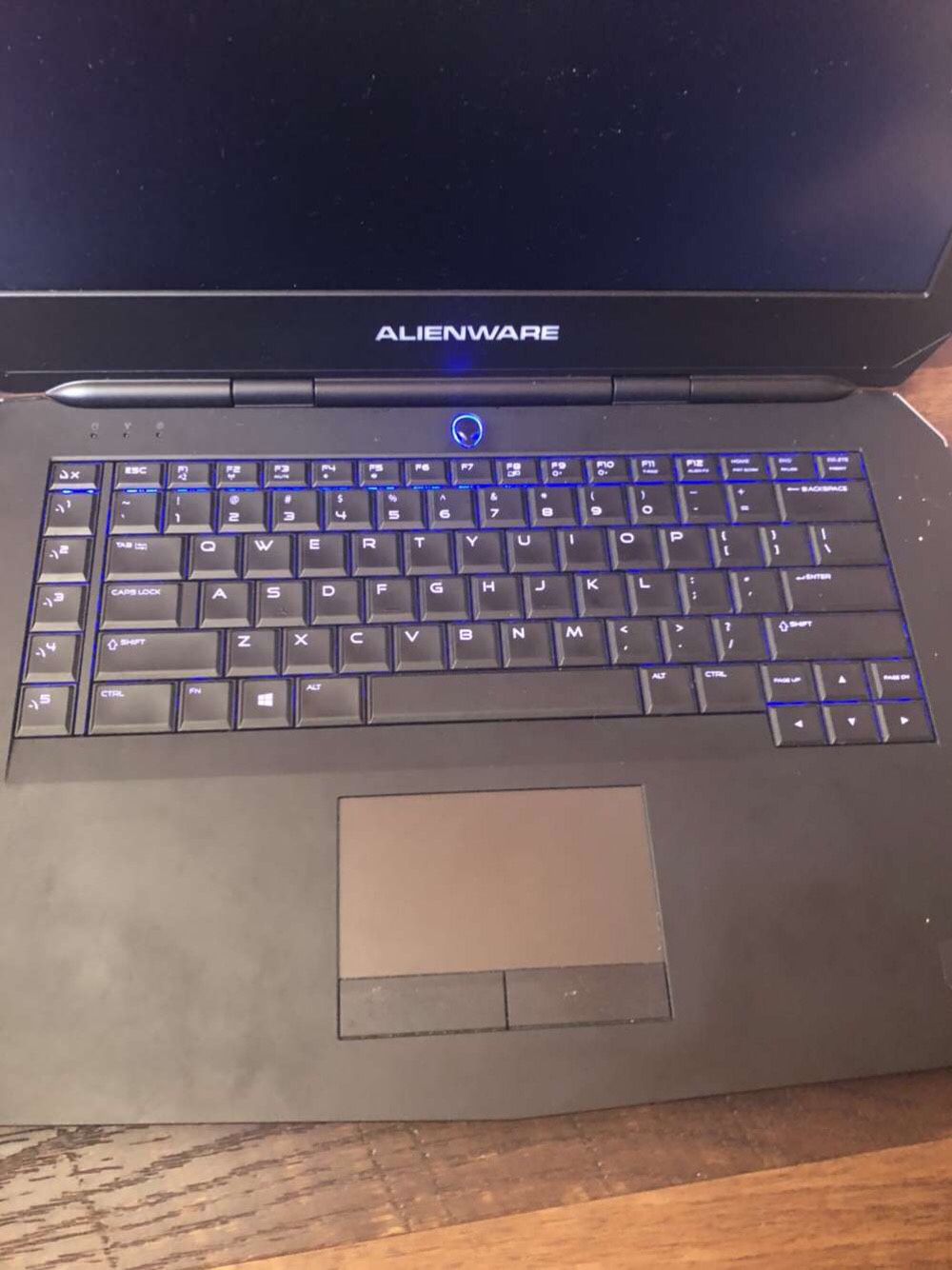 ALIENWARE R2 15 Gaming Laptop 1TB SSD 16 G RAM 960 GTX M GREAT FOR FORTNITE