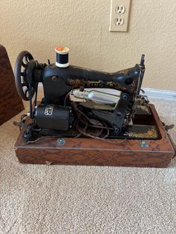 Vintage 1920 Singer Sewing Machine
