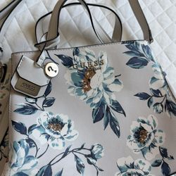 GUESS Purse 🩵