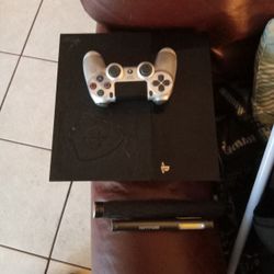 PS4 75 Bucks I Need The Money Works Great Controller And The Box