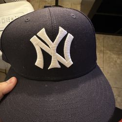 Yankees Hat  size 7 1/2 