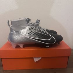 Nike Vapor Edge Pro 360 2 men's football cleat in a white and black colorway.