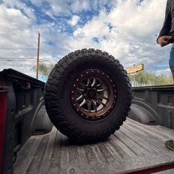 17” force offroad wheels 
With 35 250 17 zeta tire