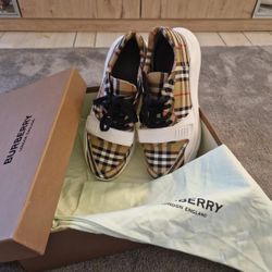  Burberry Shoes 